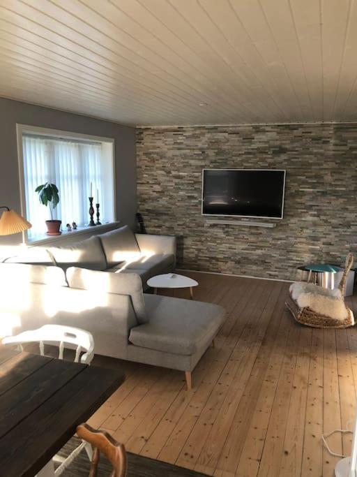 Hyggeligt Byhus Taet Ved Skov Og Togstation Ålbæk Buitenkant foto